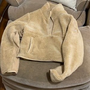 Alo yoga half zip Sherpa size SMALL